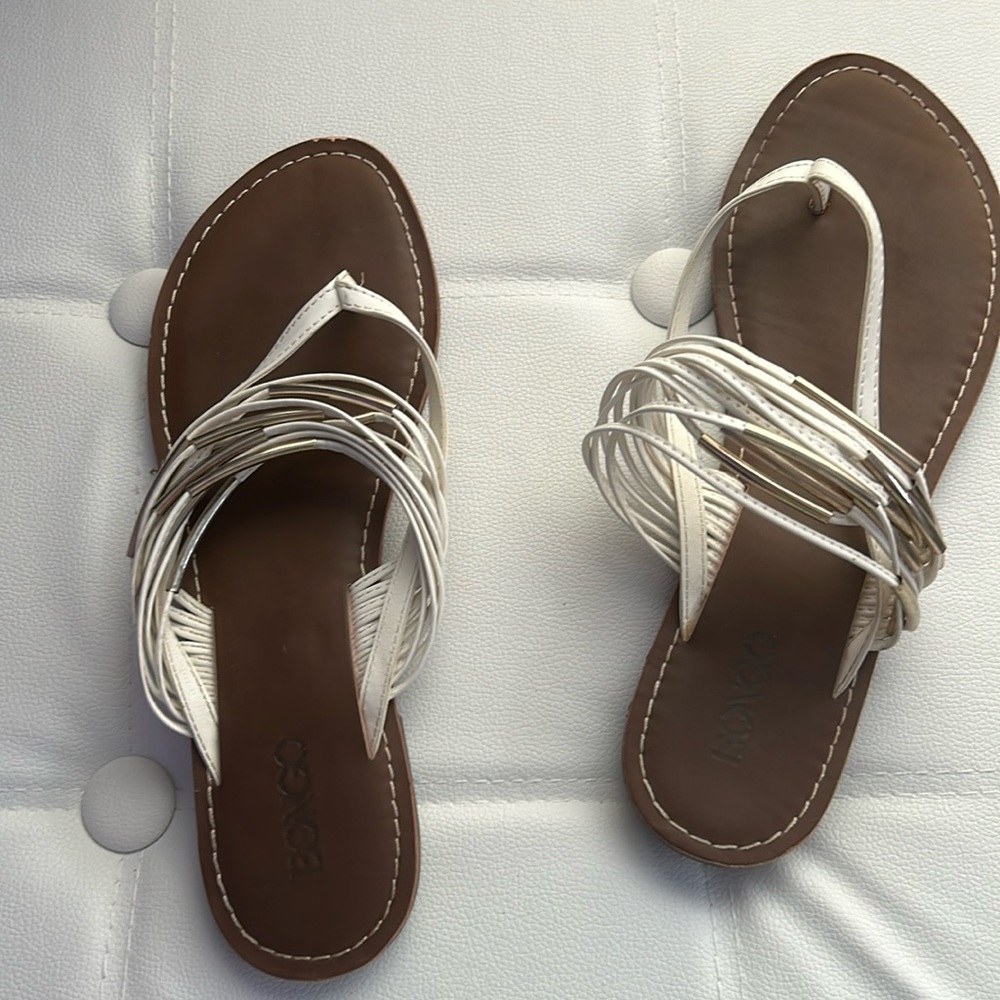 women’s flip flops size 8.5